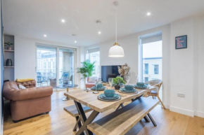 Luxe Cambridge Station Flat with Terrace